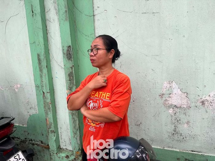 Cô Ái gửi lời đến động viên đến con của mình trong kỳ thi quan trọng này: “Dù kết quả có như thế nào, mẹ cũng đồng hành với con”. Ảnh: Văn Thuận.