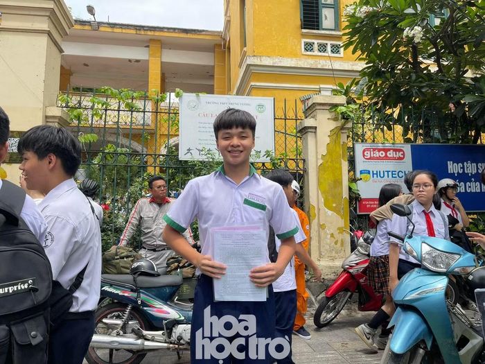 Nụ cười rạng rỡ của Bảo An khi tự tin dự đoán bản thân sẽ được 7 - 8 điểm môn Văn. Ảnh: Cẩm Nhung.