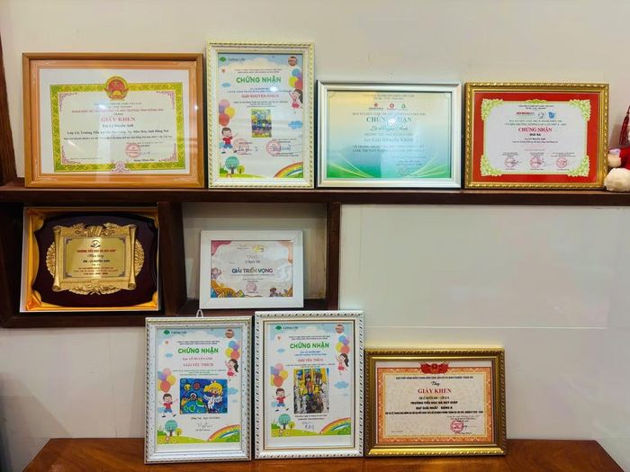 Đam mê vẽ, Huyền Anh bỏ túi nhiều giải thưởng mỹ thuật, tham gia các cuộc thi từ cấp phường tới toàn quốc. Ảnh: NVCC.
