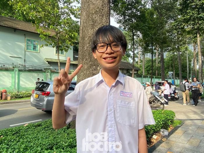 Lê Minh rạng rỡ sau khi kết thúc ngày thi đầu tiên. Ảnh: Ngọc Thư