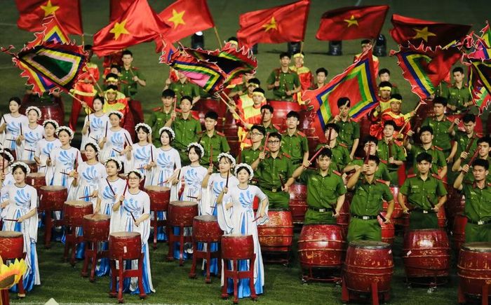 Ngay sau trận đấu là chương trình nghệ thuật đặc sắc, quy mô