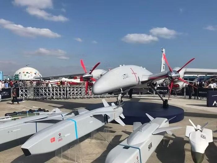Điều thú vị là cả hai lần không chiến đều do máy bay Akinci của Không quân Sudan thực hiện, và đều sử dụng tên lửa Eren tiên tiến, vừa được đưa vào sử dụng lần đầu trong năm 2025, đã thử nghiệm chống lại các mục tiêu trên không vào tháng 2 năm nay.