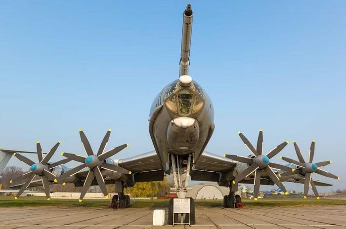 Như vậy cả hai máy bay Tu-142 bị UAV cảm tử Ukraine tấn công đều không còn hoạt động trong biên chế Hải quân Nga, việc phá hủy chúng thực chất không ảnh hưởng gì đến tiềm lực chiến đấu.