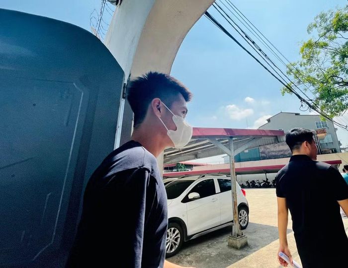 Bỏ lại sau lưng cánh cửa nhà giam để trở lại với đời thường, sống và làm việc theo Hiến pháp và pháp luật