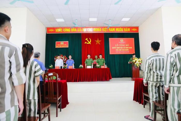 Theo đó, toàn quốc có 9.950 phạm nhân được đặc xá đợt này, riêng Trại tạm giam số 2 Công an thành phố Hà Nội có 94 trường hợp