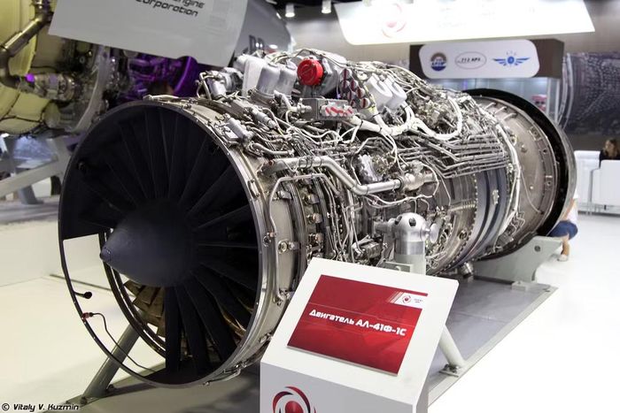 Sau đó thiết bị này đã được sửa đổi đáng kể và biến thể AL-41F1 đang tích hợp trên tiêm kích thế hệ năm Su-57 (biến thể AL-41F1S được sử dụng trên Su-35S).