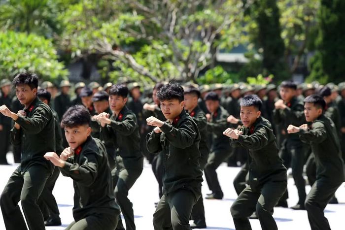 Mỗi chiến sĩ nghĩa vụ CAND nắm vững kiến thức pháp luật, nghiệp vụ, vững về điều lệnh, quân sự, võ thuật là một trong những nhiệm vụ trọng tâm hàng đầu sau khi hoàn thành huấn luyện