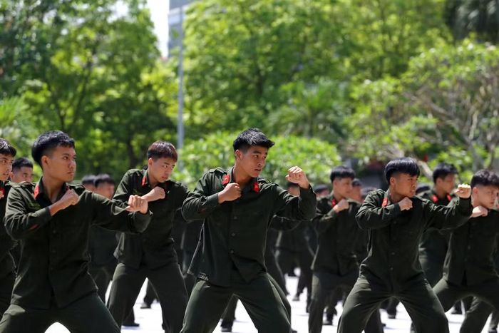 Nét nổi bật trong khóa huấn luyện năm 2026 là đổi mới phương pháp huấn luyện và tổ chức huấn luyện theo phương châm từ dễ đến khó, từ đơn giản đến phức tạp, huấn luyện kỹ thuật kết hợp với chuyên môn nghiệp vụ