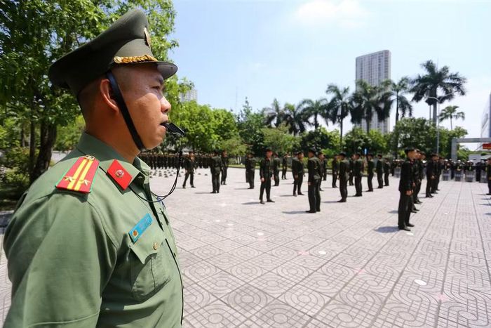 Sự trưởng thành của các chiến sĩ không thể tách rời sự dìu dắt của những người thầy đặc biệt, đó là các chỉ huy, cán bộ huấn luyện, giảng viên tại Trung tâm Huấn luyện và Bồi dưỡng nghiệp vụ Công an Hà Nội