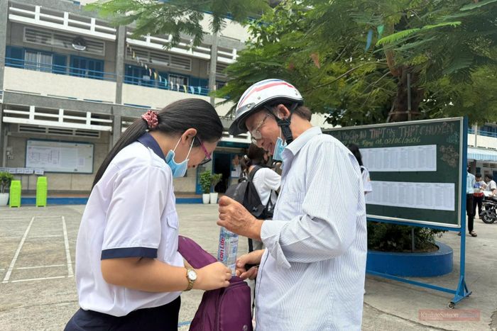 Những lời gửi gắm, động viên của phụ huynh dành cho thí sinh.