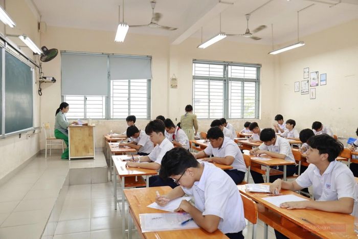 Theo đánh giá của Sở GD&amp;ĐT TPHCM, kỳ thi tuyển sinh lớp 10 không chỉ mang ý nghĩa tuyển sinh mà còn đóng vai trò quan trọng trong công tác phân luồng học sinh sau THCS, định hướng giáo dục và nghề nghiệp cho học sinh toàn thành phố.