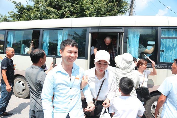 Nụ cười ngày trở về. Ảnh: Tuấn Hải