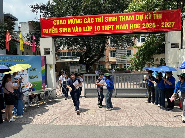 Thí sinh hoàn thành kỳ thi vào lớp 10 chuyên năm học 2026-2027.