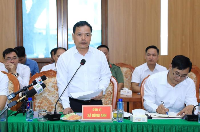 Ông Nguyễn Văn Thiềng, Chủ tịch UBND xã Đông Anh báo cáo tại buổi làm việc.