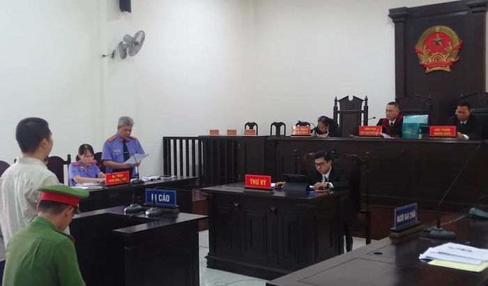  Quang cảnh phiên xét xử các bị cáo trong sai phạm xảy ra tại Trung tâm đăng kiểm xe cơ giới 50-12D. Ảnh: KIÊN NHẪN 