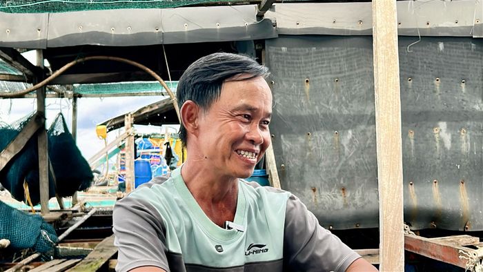  Ông Nguyễn Phước Hạnh, ngư dân nuôi cá ở Nam Du 