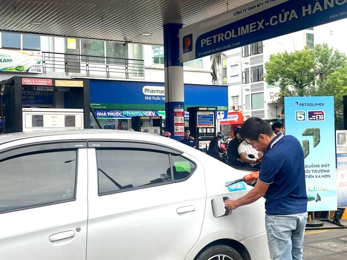  Xăng dầu là mặt hàng được Nhà nước quản lý, có quy chuẩn quốc gia và hợp quy. Ảnh: TÚ UYÊN 
