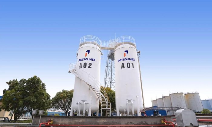  Hệ thống phối trộn xăng sinh học E10 tại Tổng kho Xăng dầu Nhà Bè. 