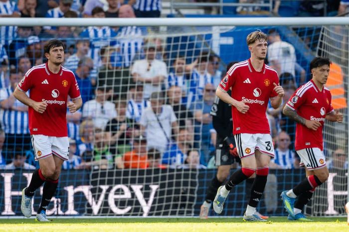 Tyler Fletcher (phải) trong màu áo MU. ẢNH: MANCHESTER UNITED