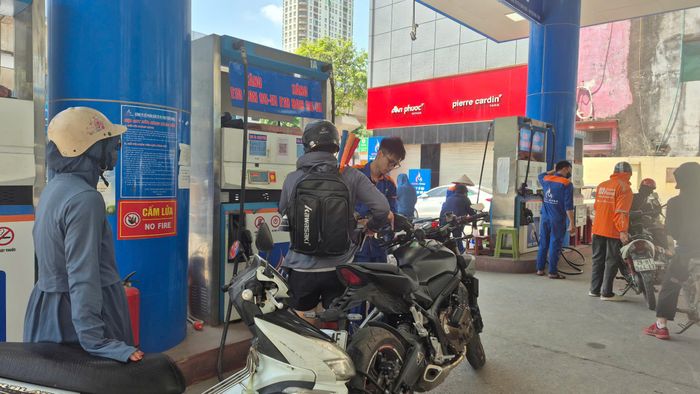 Cửa hàng xăng dầu trên đường Quang Trung (Hà Nội) đã chuyển sang kinh doanh xăng sinh học E10.