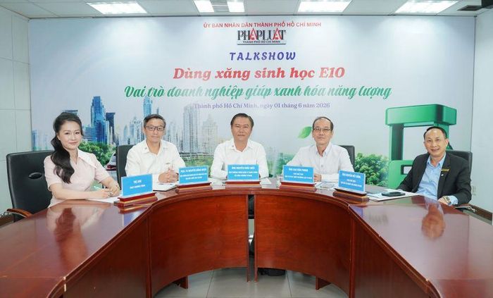 Các chuyên gia tham gia chương trình. Ảnh: THUẬN VĂN 