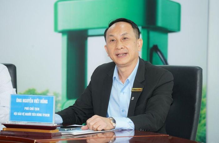  Ông Nguyễn Viết Hồng, Phó Chủ tịch Hội bảo vệ Người tiêu dùng TP.HCM. Ảnh: THUẬN VĂN 