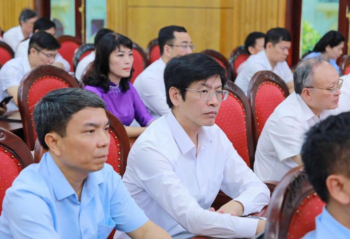  Các đại biểu tham dự tại hội nghị. 