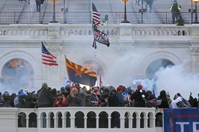  Ông Trump đã sa thải nhiều nhân viên điều tra liên quan đến vụ bạo loạn tại Điện Capitol năm 2021. Ảnh: Reuters. 
