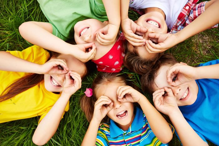  Trẻ em luôn sống trọn vẹn với những gì chúng có ở hiện tại. Ảnh: Freepik. 