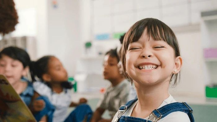  Trẻ em luôn có những tiếng cười vô tư - bài học thật sự dành cho người trưởng thành. Ảnh: Shutterstock. 