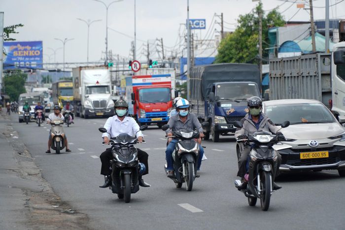  Đường Lê Khả Phiêu dự kiến được nâng cấp từ 6 lên 10-12 làn xe, với kinh phí đầu tư khoảng 16.285 tỷ đồng. Đây cũng là tuyến cửa ngõ chính từ TP.HCM đi các tỉnh miền Tây, đồng thời kết nối liên thông với các tuyến vành đai. 