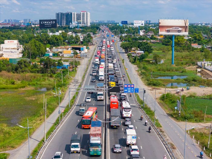  Đến năm 2028, với diện mạo mới, tuyến cao tốc được kỳ vọng giảm tình trạng ùn tắc kéo dài vào giờ cao điểm và các dịp lễ, Tết như hiện nay. 