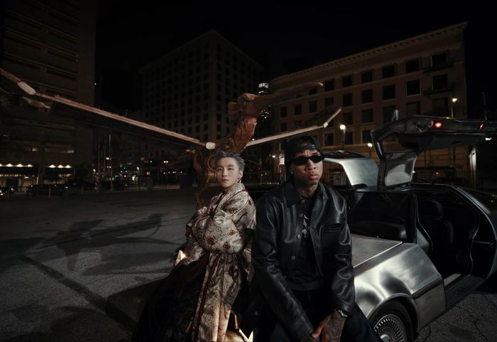  Sơn Tùng hợp tác rapper Tyga trong MV mới nhất. Ảnh: Antiantiart. 