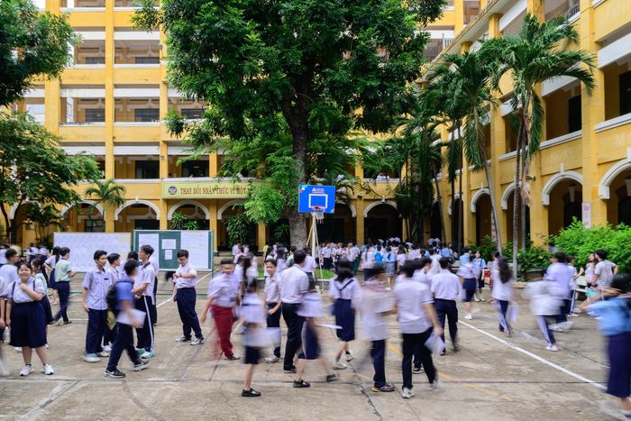  THPT Trưng Vương là một trong 16 điểm thi chuyên, tích hợp năm nay do Sở GD&amp;ĐT TP.HCM bố trí. Các thí sinh tại điểm thi này sẽ dự thi 4 môn, gồm Ngữ văn (120 phút), Toán (120 phút), Ngoại ngữ (90 phút) và một môn chuyên (150 phút). 