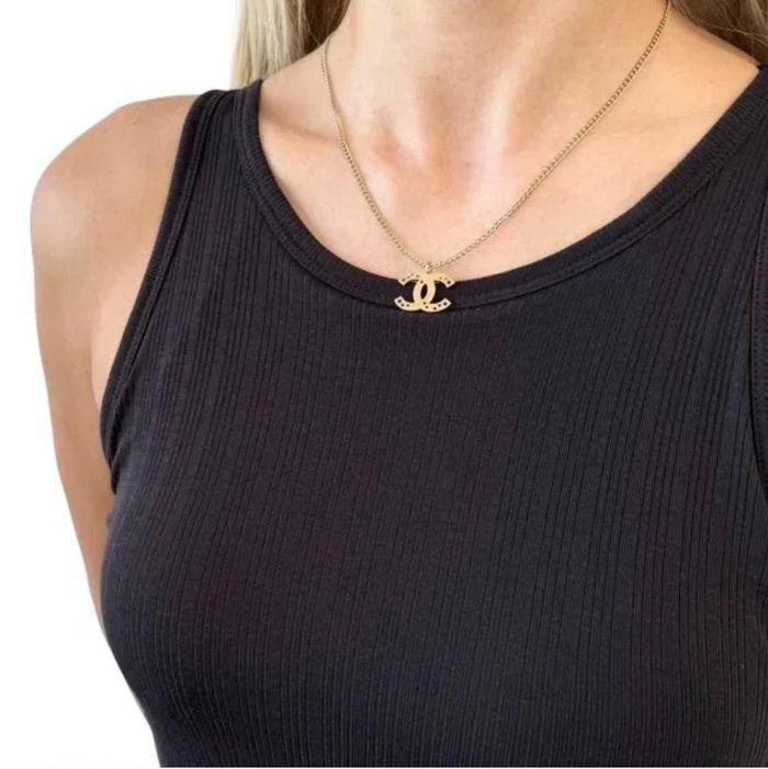  Trang sức logo đang dần nhường chỗ cho những thiết kế mang dấu ấn cá nhân. Ảnh: Chanel.