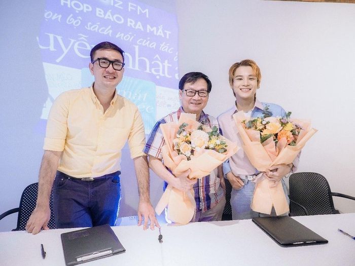  Ông Lê Hoàng Thạch (bên trái), CEO Voiz FM, cho rằng Luật Xuất bản sửa đổi cần cập nhật mạnh hơn với những loại hình xuất bản số, mô hình nội dung mới. 