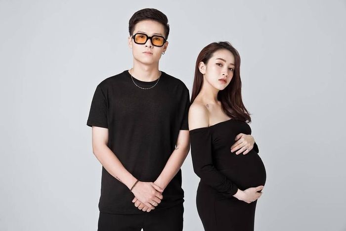  Joyce Phạm kết hôn với ông xã Tâm Nguyễn vào tháng 9/2019 sau thời gian hẹn hò. Thời điểm đó, cô từng chia sẻ bản thân và chồng đều thích tổ ấm có nhiều con cái. Không lâu sau, cặp đôi thông báo có con đầu lòng và chính thức chào đón quý tử Jayden vào tháng 3/2020. 