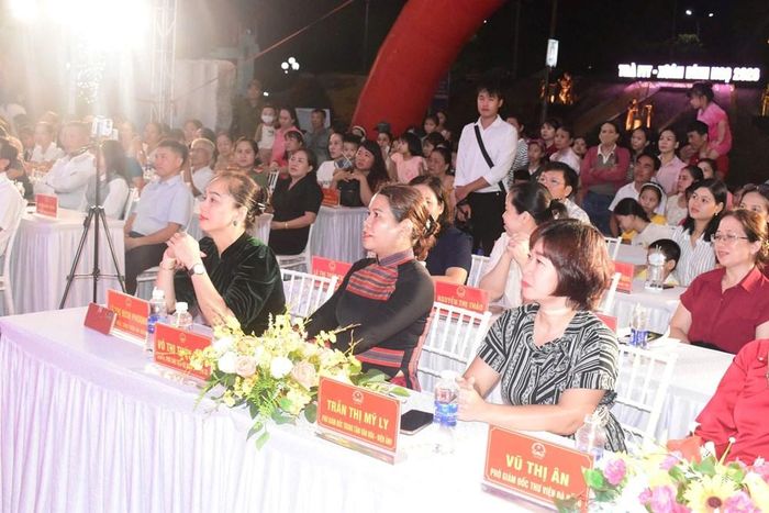 Các đại biểu tham dự Lễ khai mạc