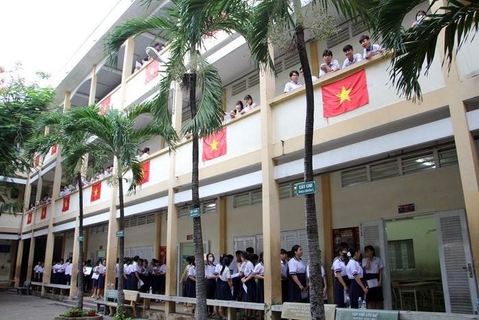 Sáng nay, thí sinh thi môn Ngữ văn trong thời gian 120 phút