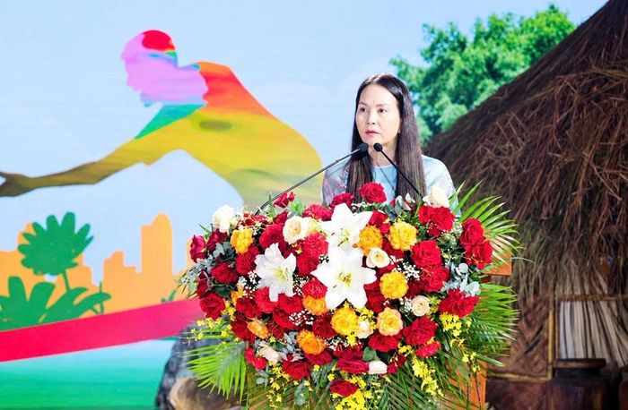 Bà nguyễn Thị Bích Ngọc, Quyền Giám đốc Sở VHTTDL tỉnh Lâm Đồng phát biểu khai mạc chương trình