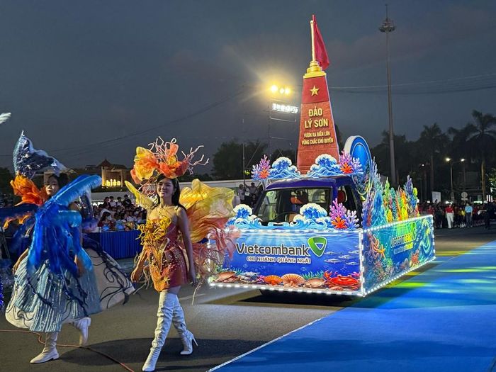 Carnival “Sắc màu biển đảo Quảng Ngãi 2026” mang đến màn diễu hành hoành tráng, góp phần quảng bá hình ảnh du lịch địa phương