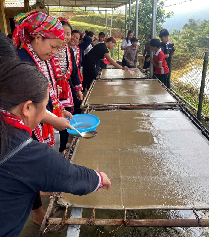Các học viên tham gia lớp tập huấn không chỉ nắm vững những kĩ thuật cơ bản mà còn hiểu sâu sắc hơn về lịch sử, ý nghĩa của nghề thủ công truyền thống