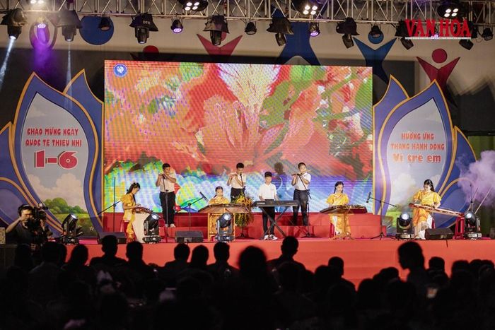 Tiết mục văn nghệ được trình bày bởi các em học sinh năng khiếu tỉnh Quảng Trị