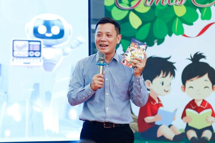 GS-TS Lê Anh Vinh chia sẻ về tập truyện "Chú robot tưởng mình là người"