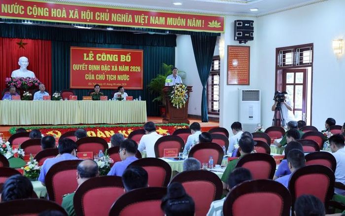Phó Thủ tướng Thường trực chúc mừng các phạm nhân tại các cơ sở giam giữ trên cả nước nói chung cũng như trại giam Thanh Xuân nói riêng được đặc xá lần này - Ảnh: VGP/Phương Nguyên