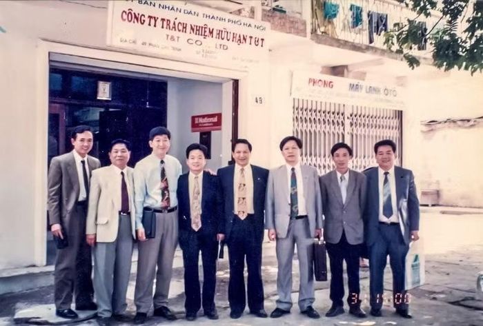 Ngay trong tên gọi T&amp;T, chữ “T” thứ hai cũng là viết tắt của “Technology” (Trade and Technology).