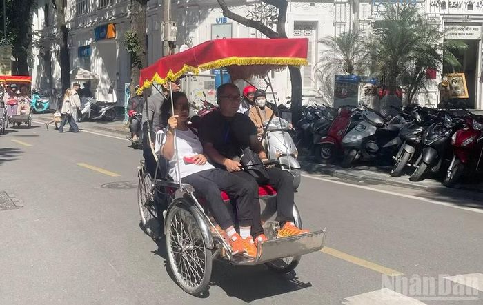 Dự báo khu vực Hà Nội ngày nắng nóng, có nơi nắng nóng gay gắt, đêm không mưa.