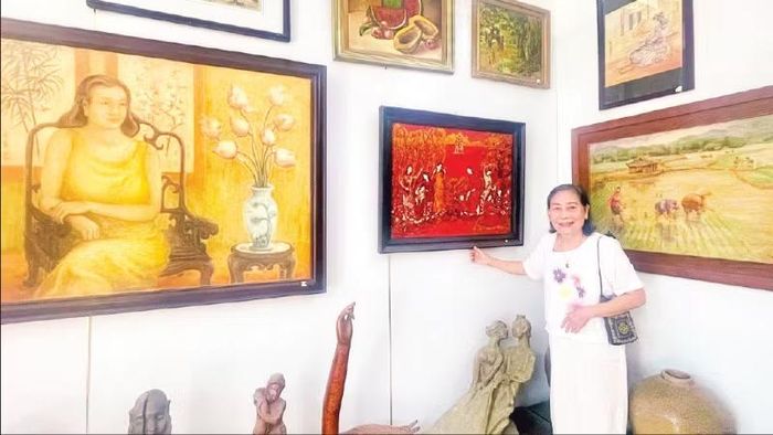 Họa sĩ Phan Thị Ngọc Mỹ giới thiệu về không gian bảo tàng mỹ thuật mang tên mình.