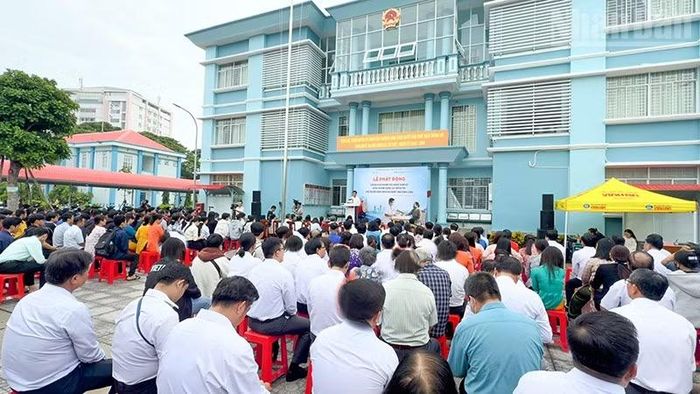 Quang cảnh lễ phát động.