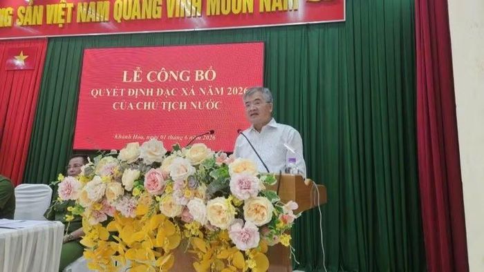 Đồng chí Cấn Đình Tài phát biểu tại buổi lễ.